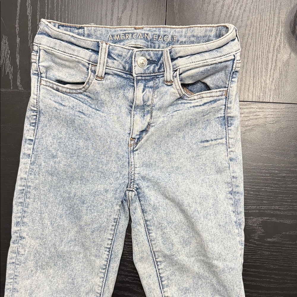 American Eagle Outfitters Women's High Rise Light Wash Jeans